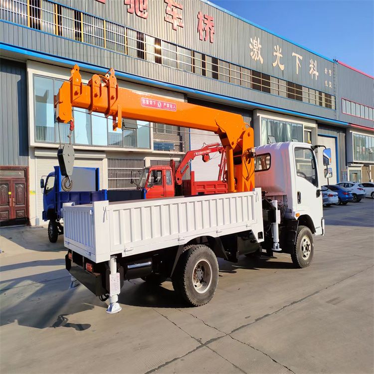 定襄县三轮随车吊定制 农用改装机自备吊中瑞长期出售