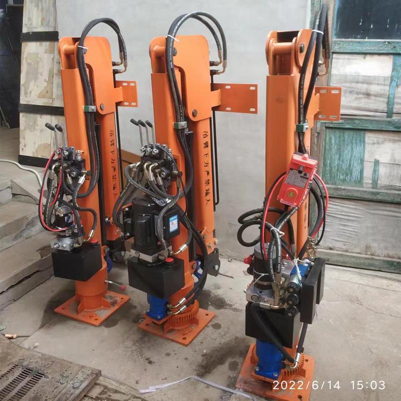 定襄县重汽蓝牌随车吊 3.2吨 国六动力强 液压驱动 农用自卸起重机